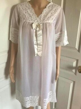 🌹Vintage🌹 Lace Peignoir Robe Size Small